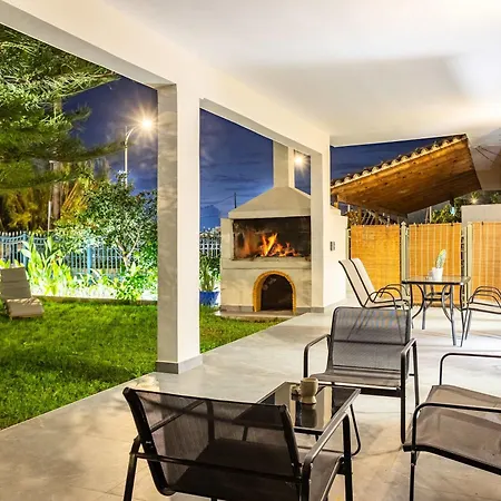 Feriehus Garden Haven - Escape Amidst Greenery Kalamata