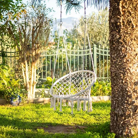 Garden Haven - Escape Amidst Greenery * Καλαμάτα