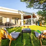 Garden Haven - Escape Amidst Greenery *