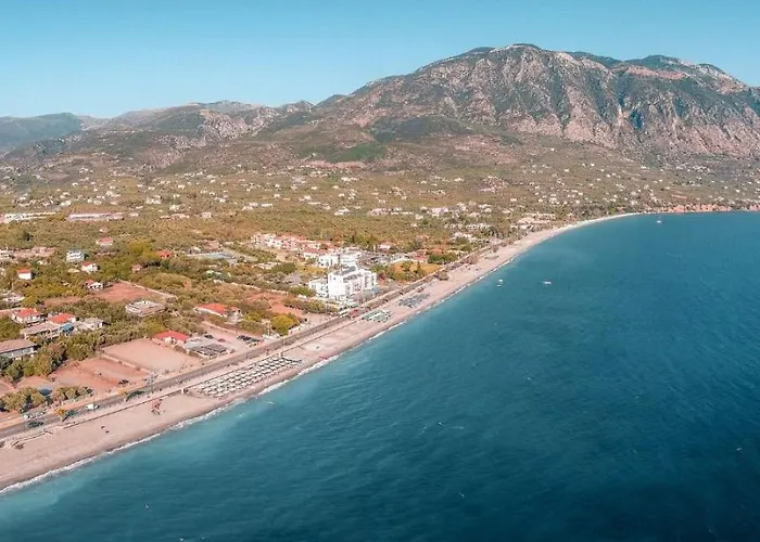 Garden Haven - Escape Amidst Greenery Vakantiehuis Kalamáta