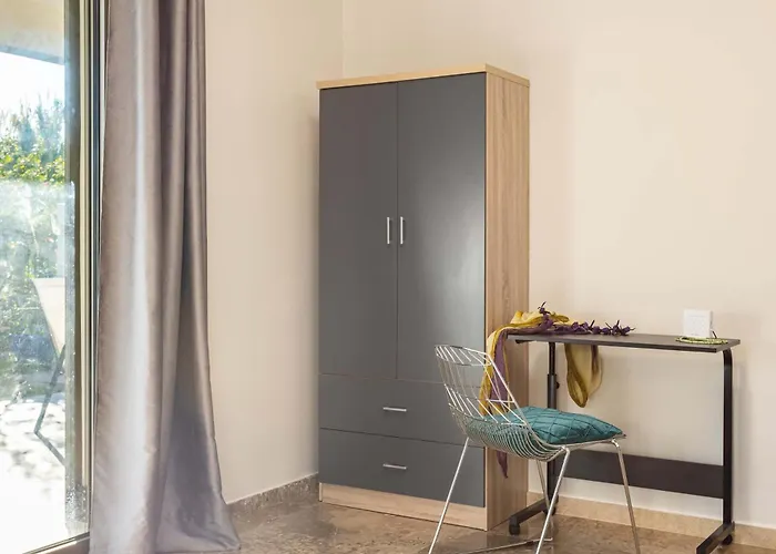 Vakantiehuis Garden Haven - Escape Amidst Greenery Kalamáta