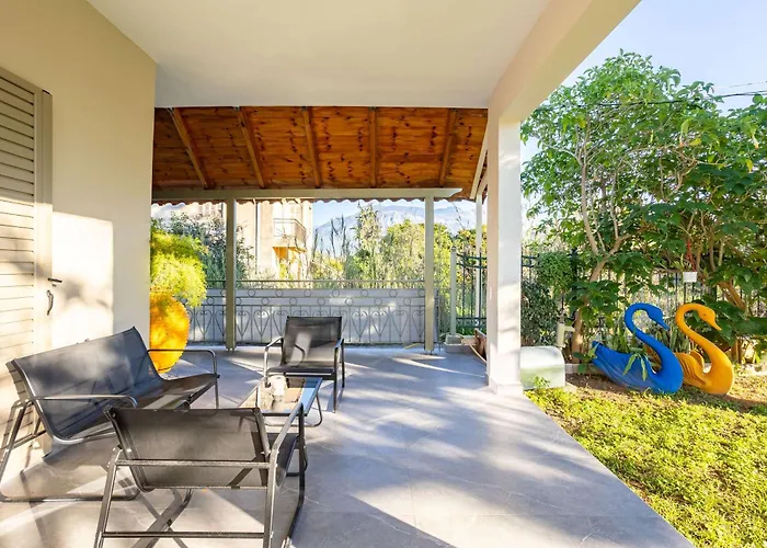 Garden Haven - Escape Amidst Greenery *