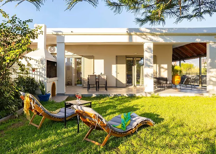 Garden Haven - Escape Amidst Greenery *