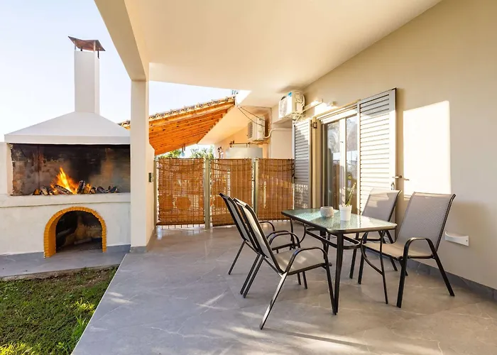 Garden Haven - Escape Amidst Greenery Holiday home Kalamata